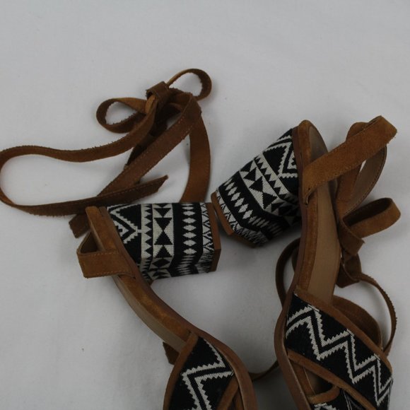 ⬇️$35 Bettye Muller Tan & Black Tie Up Sandals Shoes - Picture 10 of 16